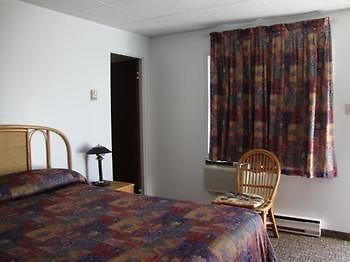 Motel De La Riviere Saint-Félicien Esterno foto